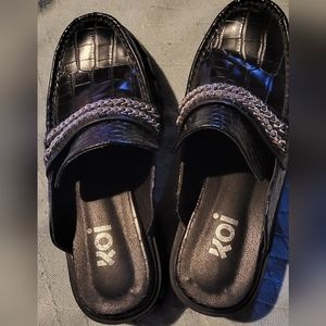 Koi Footwear Chunky Heel Slip On Loafer With Chain Detail Size US 7